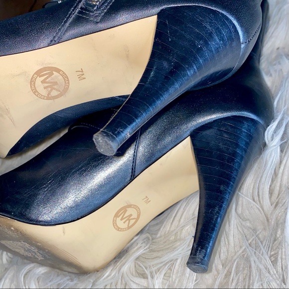 ✨SOLD✨ MICHAEL KORS Buckle Booties Size 7 - Picture 5 of 6